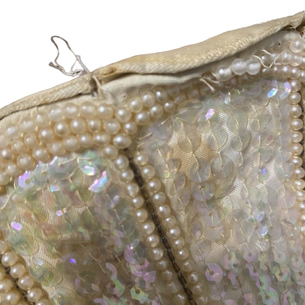 Vintage 1950s Handmade Beaded Cream Sequin and Faux Pearls Coin Purse - Picture 3 of 16